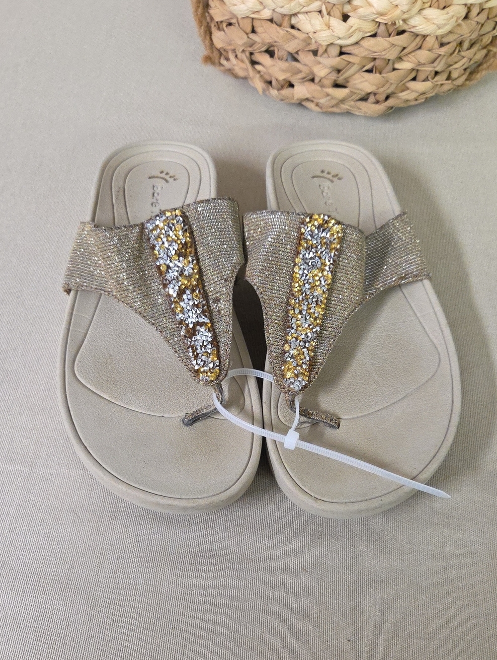 Bare Traps Sz 6 Embellished Gold Women's Thong Sandals